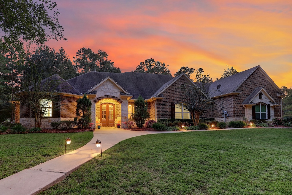 119 Lyndsey Dr, Montgomery, TX 77316 - photo 1