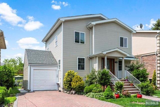 726 Hamilton Ave, Ridgefield, NJ 07657 - photo 1