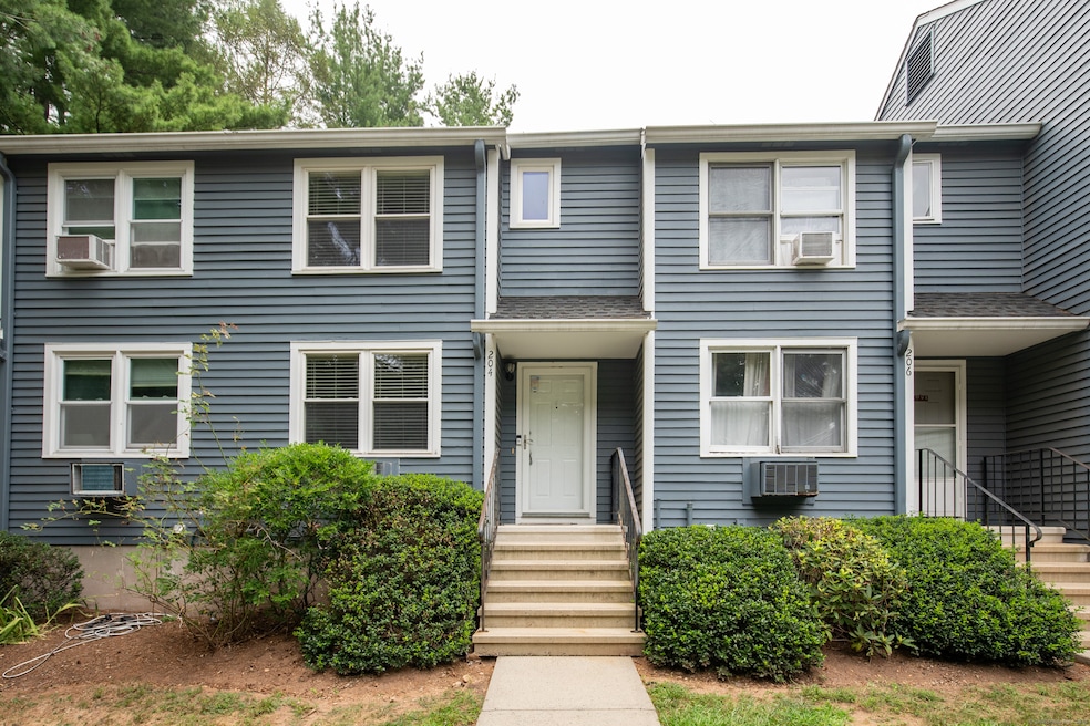 204 Greens Loop unit 204, Cheshire, CT 06410 - photo 1