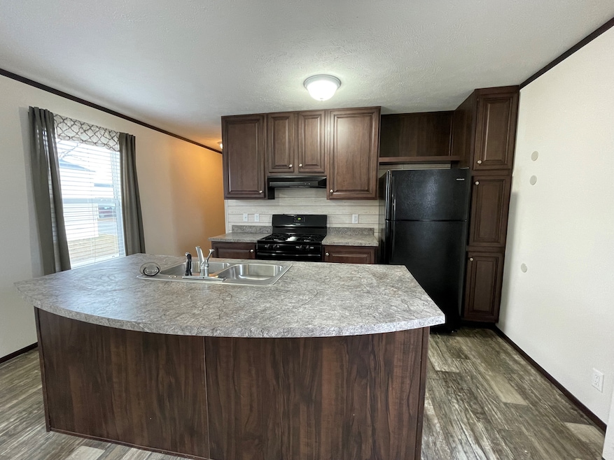 235 Schirra Ave unit 235, Flushing, MI 48433 - photo 1