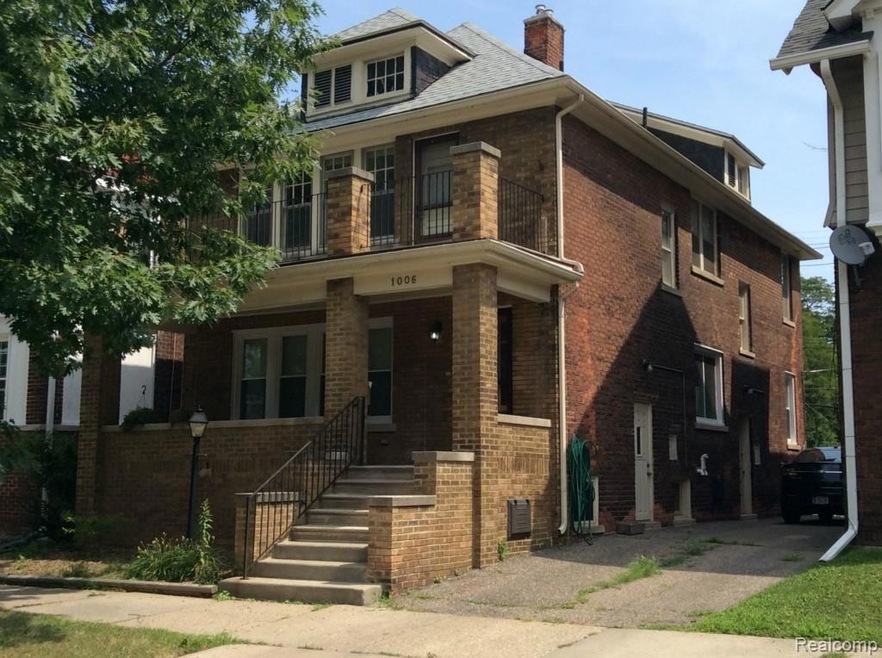 1006 Beaconsfield Ave, Grosse Pointe Park, MI 48230 - photo 1