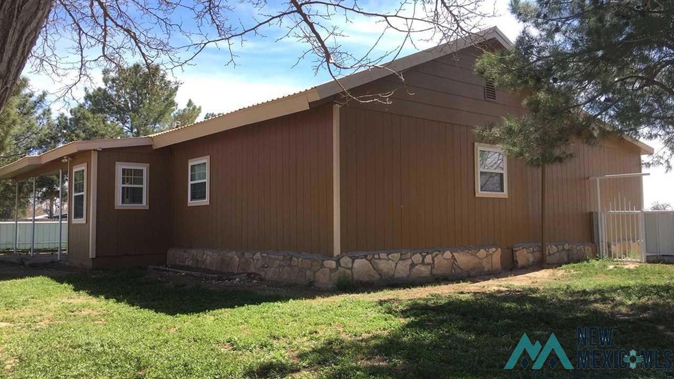 1510 Crabb St, Carlsbad, NM 88220 - photo 1