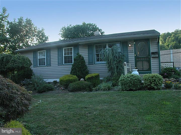 310 N Lake Dr, Downingtown, PA 19335 - photo 1
