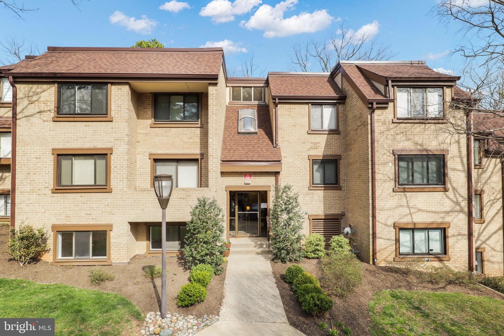 1635 Parkcrest Cir unit 100, Reston, VA 20190 - photo 1