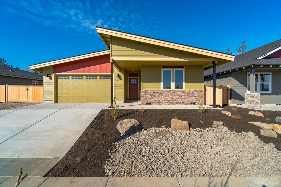 641 NW Rimrock Dr, Redmond, OR 97756 - photo 1