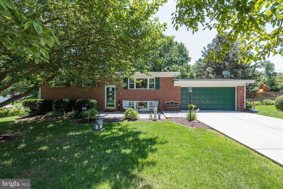 6203 Rolling View Dr, Sykesville, MD 21784 - photo 1