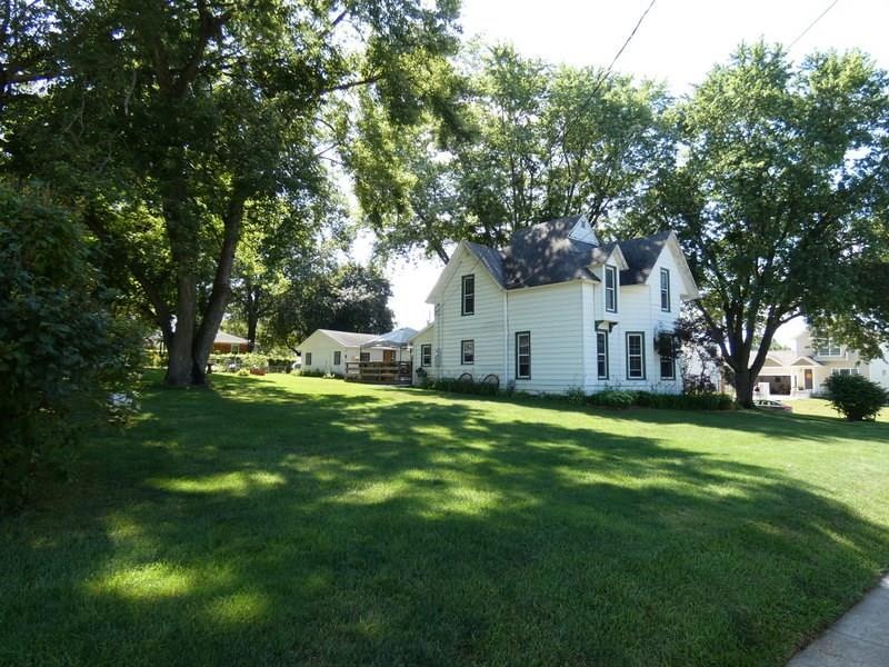1 1/2 story on large double lot