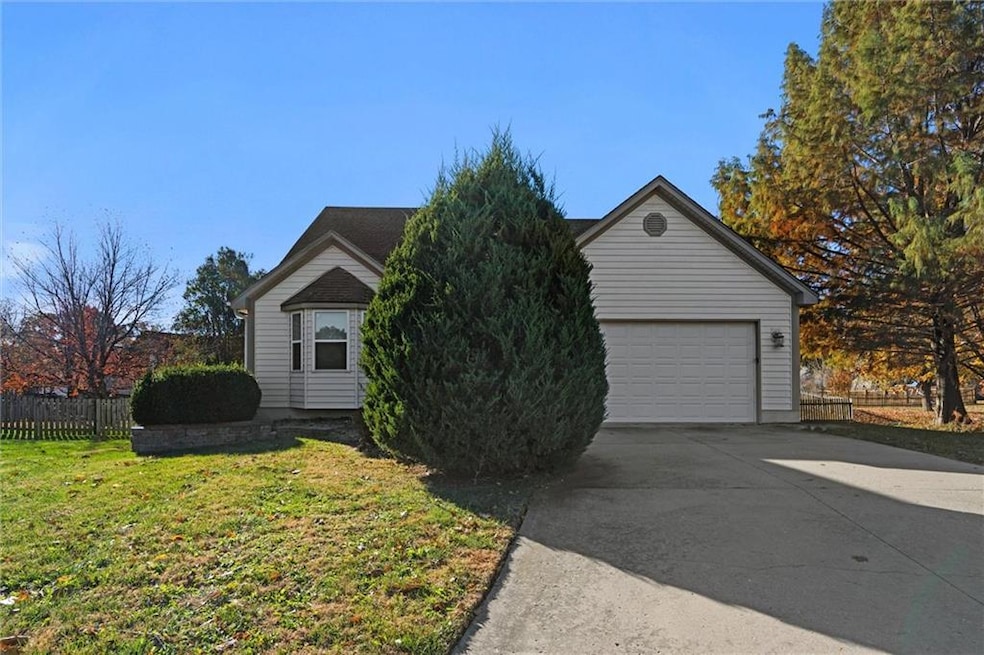 741 SW Windsong Cir, Lees Summit, MO 64082 - photo 1