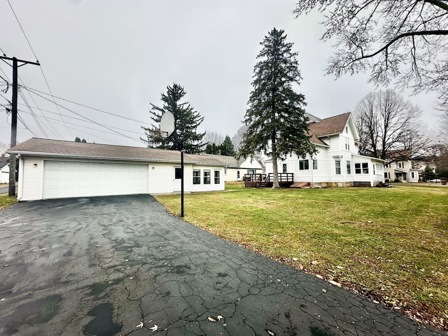 501 N Holcomb Ave, Milledgeville, IL 61051 - photo 1