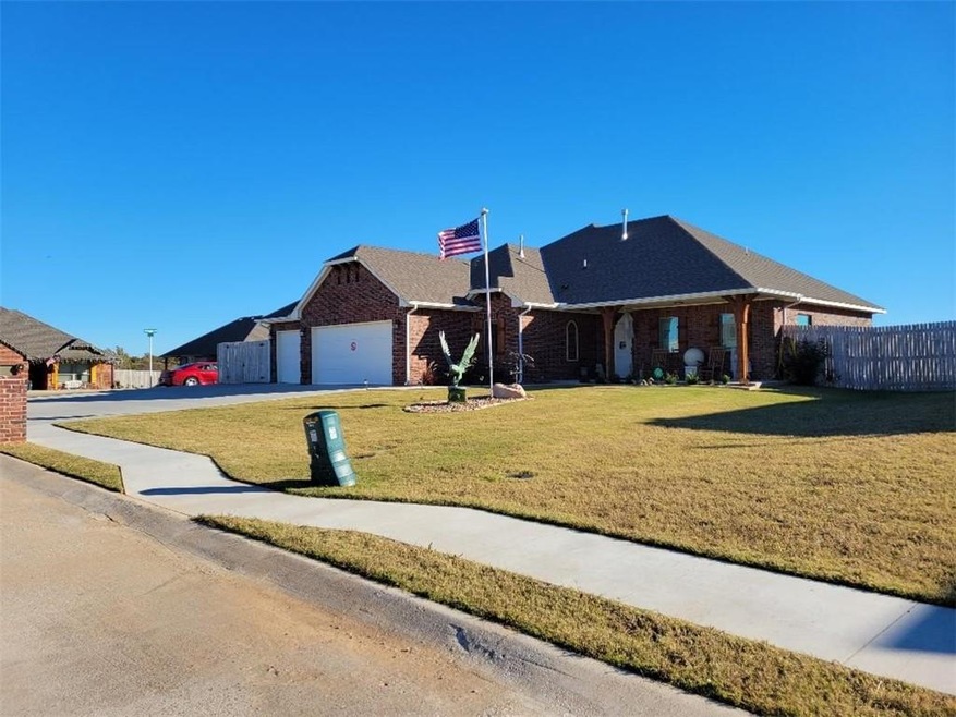 20976 Santa fe Ave, Harrah, OK 73045 - photo 1