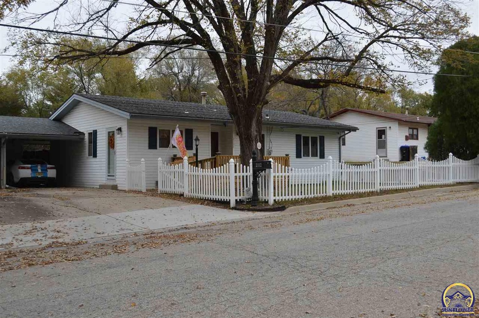 2102 SW 66th St, Topeka, KS 66619 - photo 1