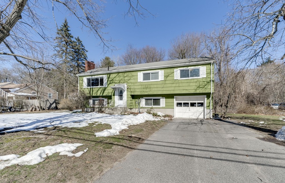 304 Pond St, Rockland, MA 02370 - photo 1