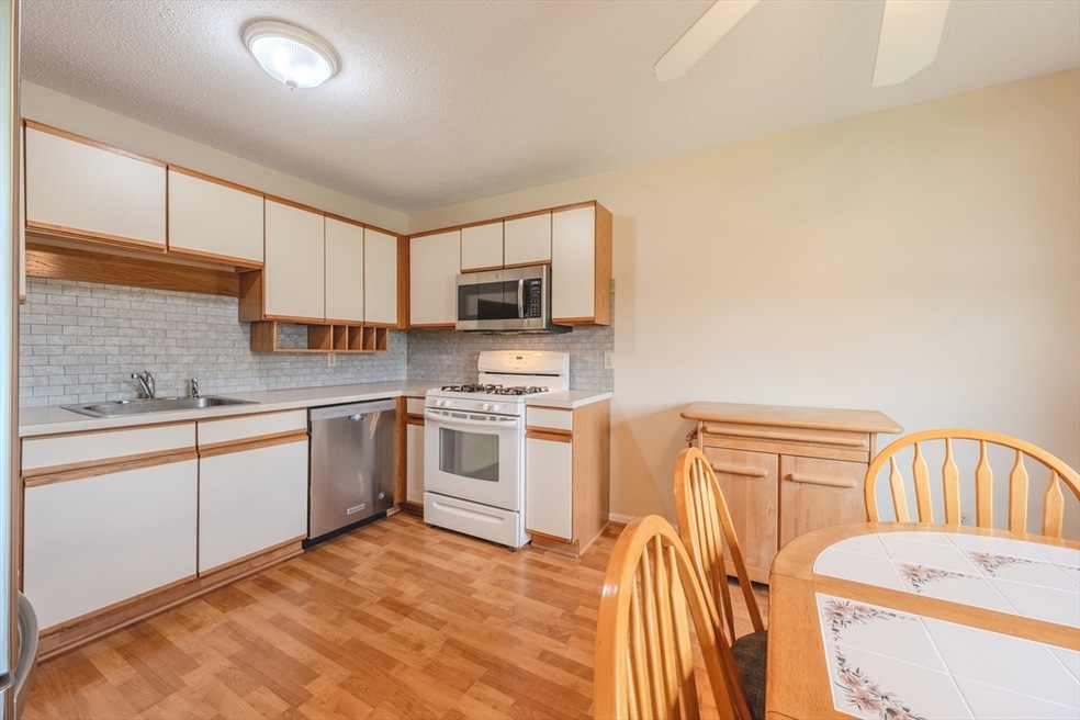 64 Tennis Plaza Rd unit 4, Dracut, MA 01826 - photo 1