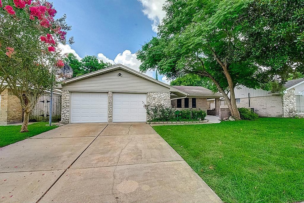 9750 Southport Dr, Houston, TX 77089 - photo 1