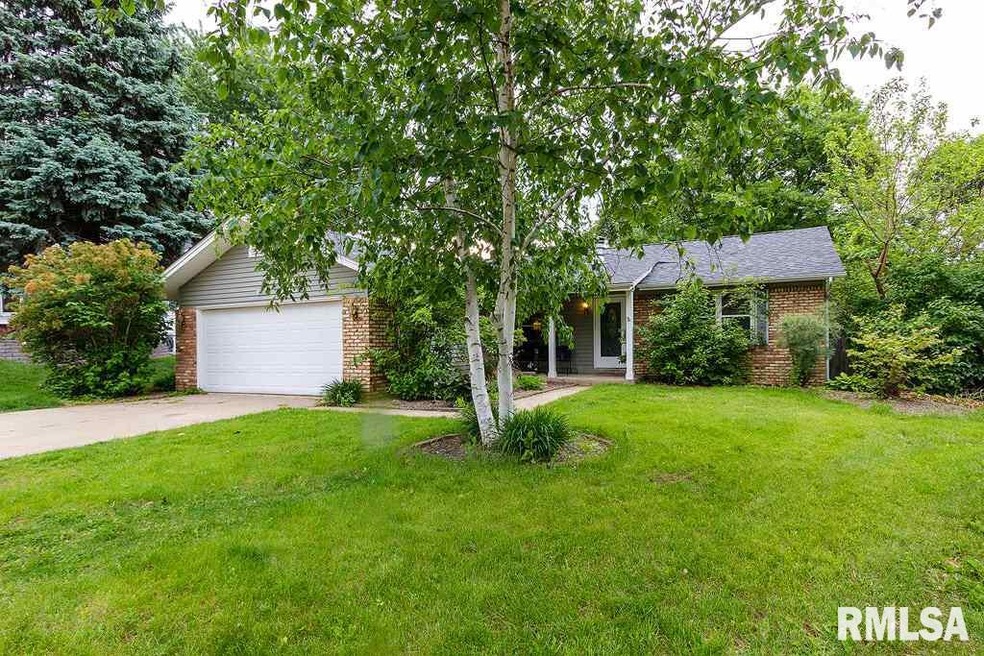 4611 Washington St, Davenport, IA 52806 - photo 1