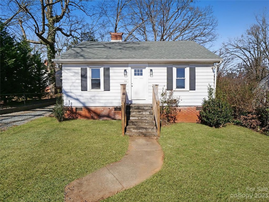 911 E Front St, Statesville, NC 28677 - photo 1