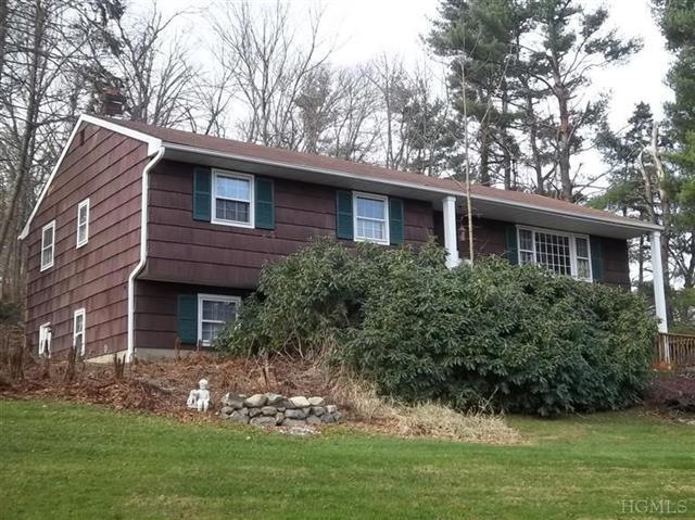2211 Ridge St, Yorktown Heights, NY 10598 - photo 1