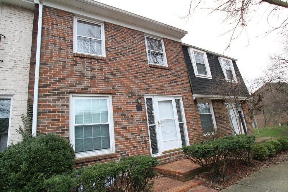 611 Simbury St, Columbus, OH 43228 - photo 1