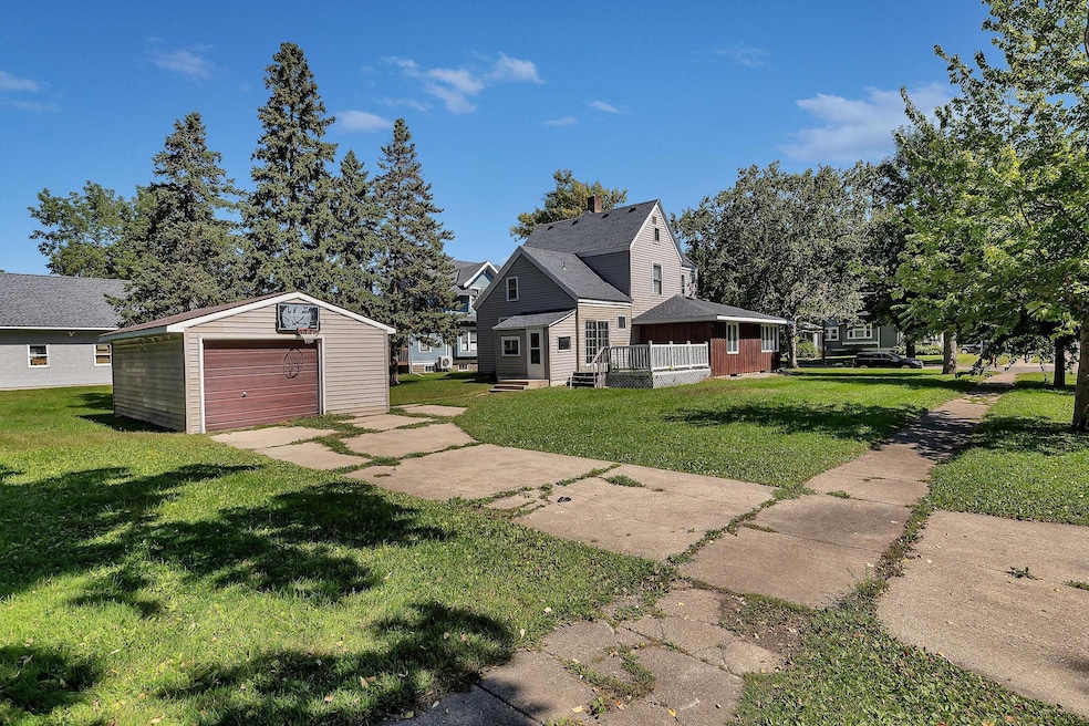 322 10th St SW, Willmar, MN 56201 - photo 1