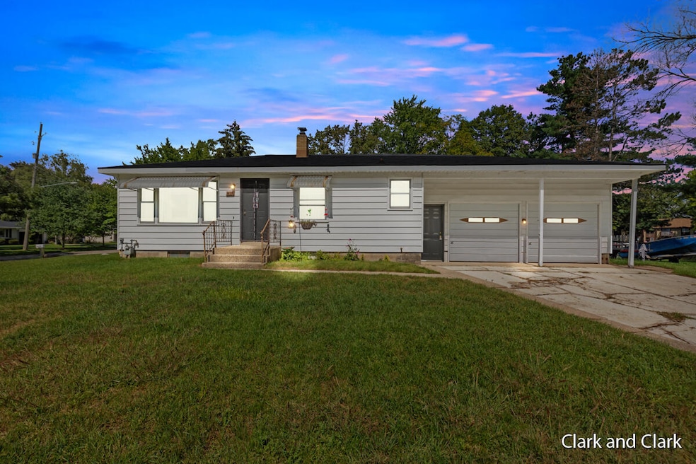 419 E Maple St, Wayland, MI 49348 - photo 1