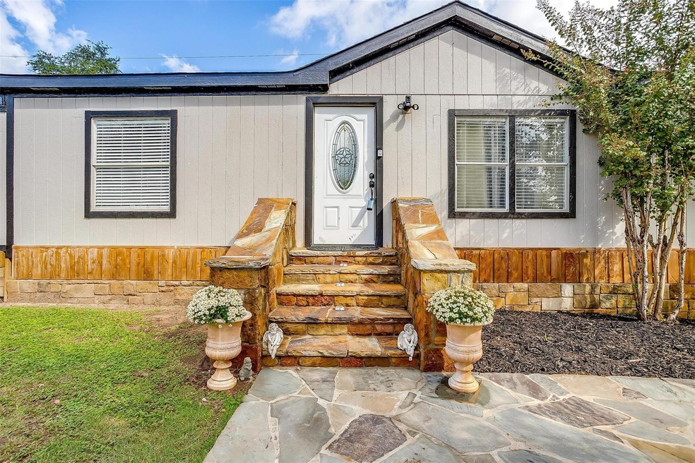 3701 Texas Ave, Granbury, TX 76049 - photo 1