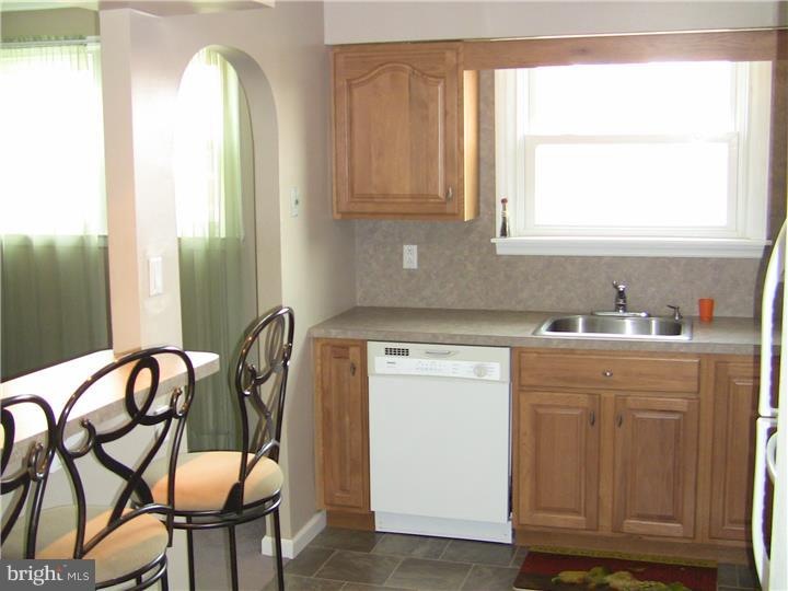 2823 Tolbut St, Philadelphia, PA 19136 - photo 1