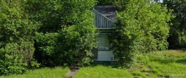 225 E Piper Ave, Flint, MI 48505 - photo 1