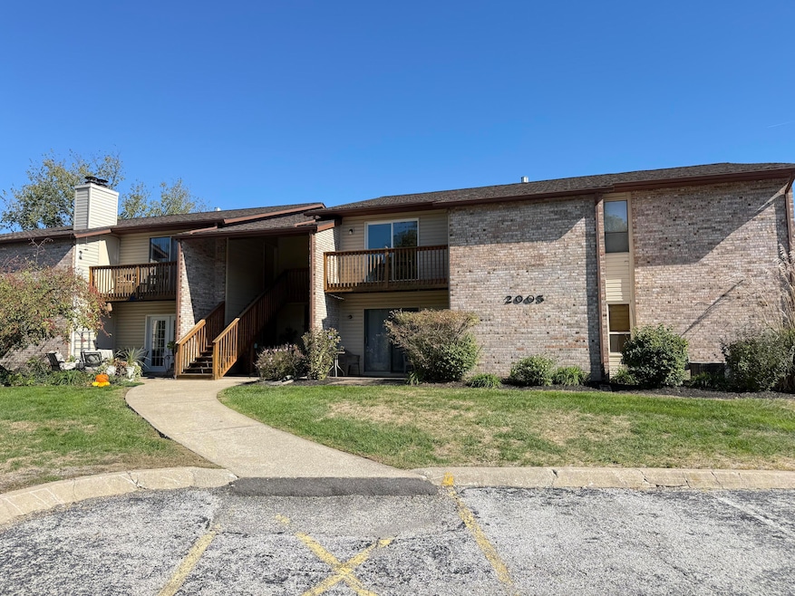 2005 Waterfront Dr E