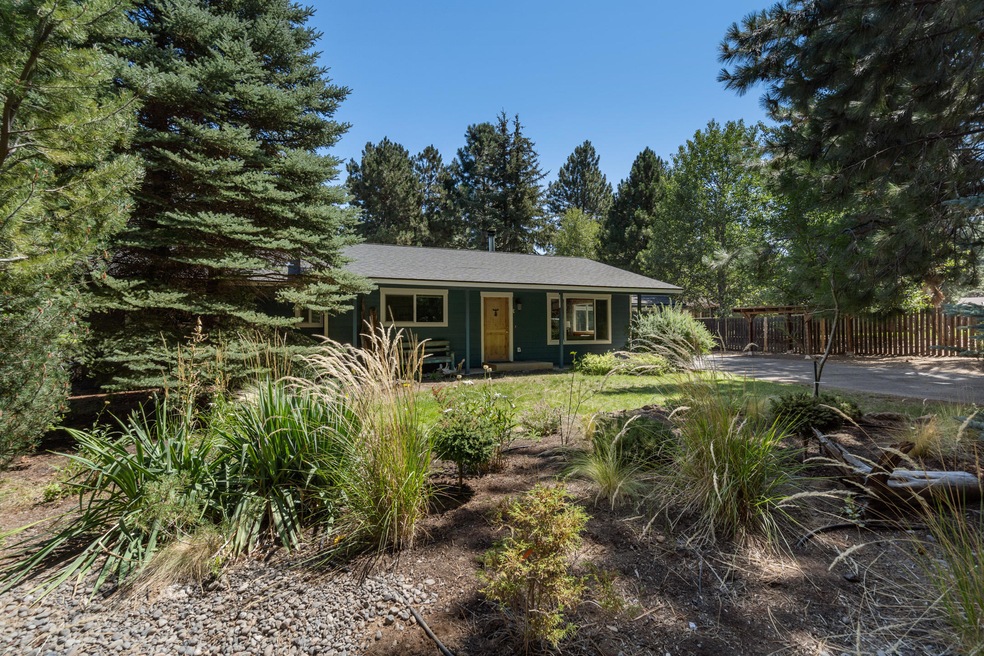 60832 Opal Dr, Bend, OR 97702 - photo 1