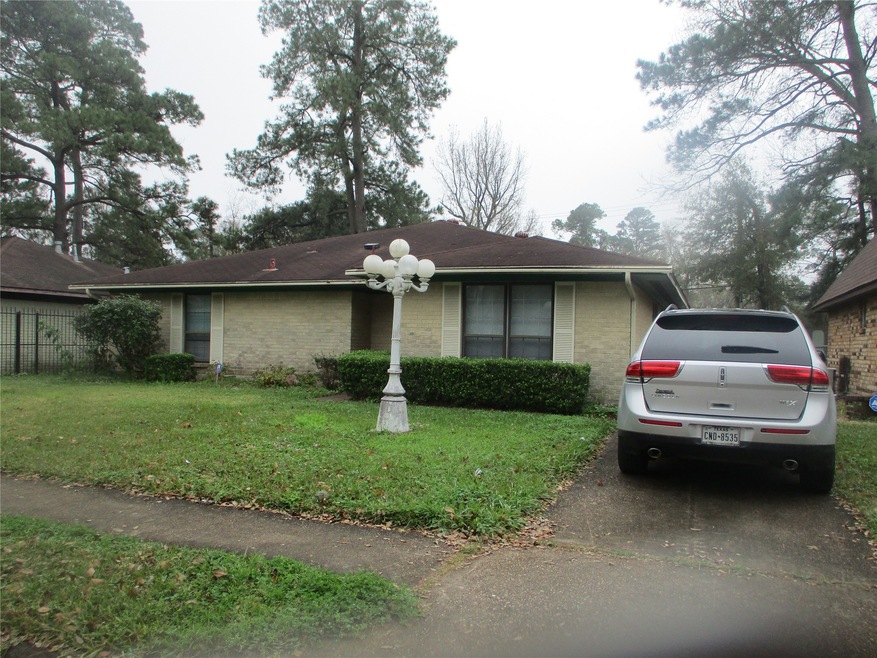 7634 Parker Rd, Houston, TX 77016 - photo 1