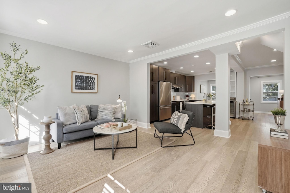 1725 34th St NW, Washington, DC 20007 - photo 1