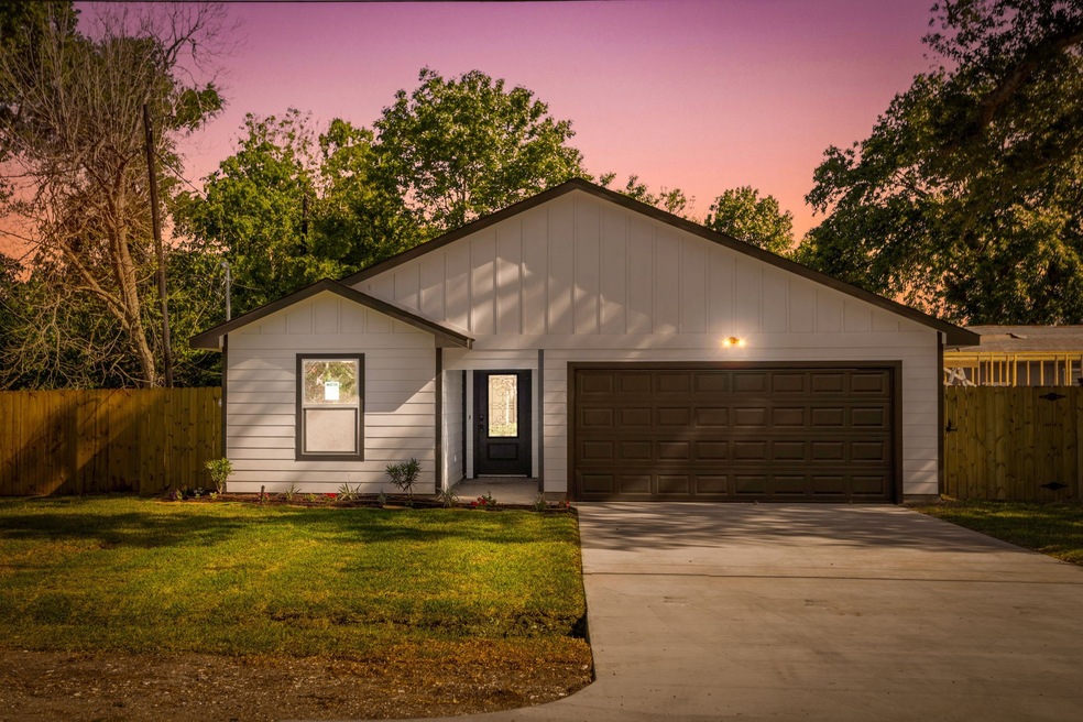 1217 8th St, Bay City, TX 77414 - photo 1