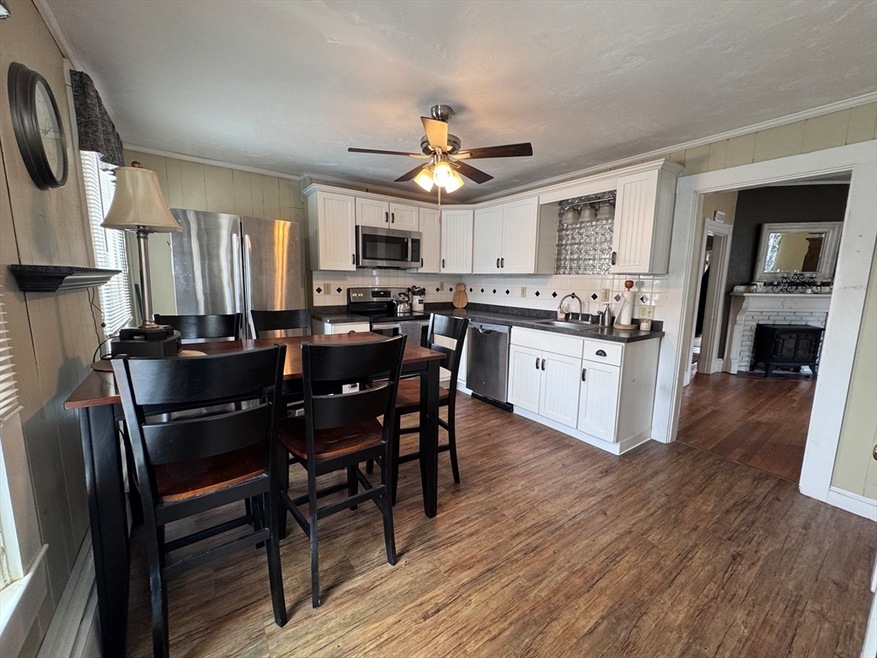 28 Garfield St unit 1, Franklin, MA 02038 - photo 1