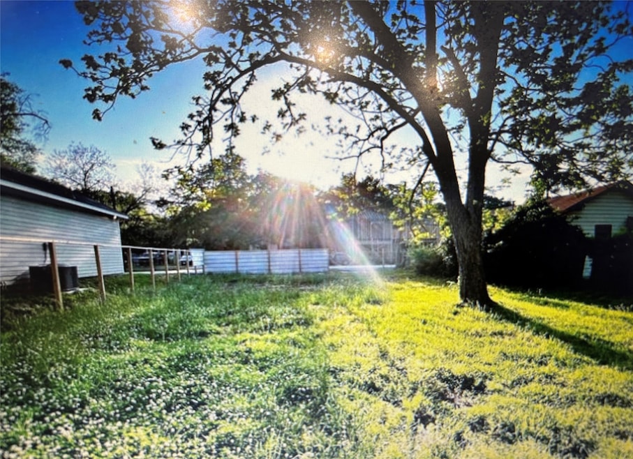 6610 Ezzard Charles Ln, Houston, TX 77091 - photo 1