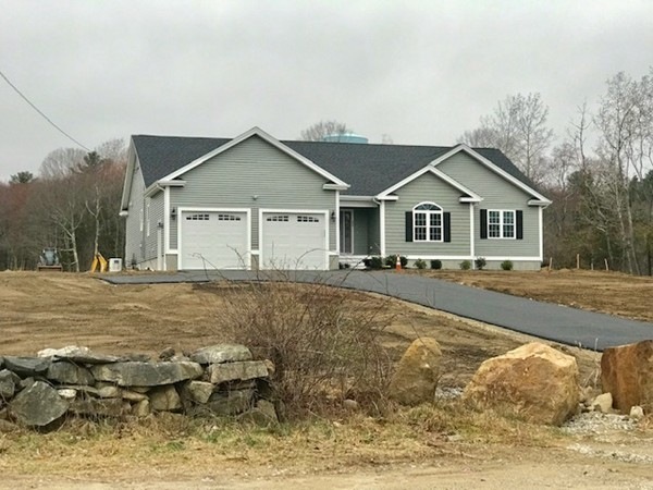 305 Blackstone St, Blackstone, MA 01504 - photo 1