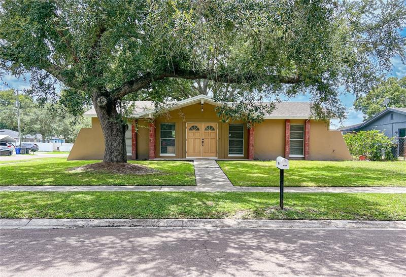 8639 Fish Lake Rd, Tampa, FL 33619 - photo 1