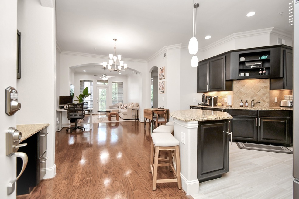 2120 Kipling St unit 306, Houston, TX 77098 - photo 1