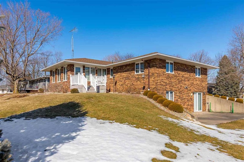 109 W Cummings St, Wayland, IA 52654 - photo 1