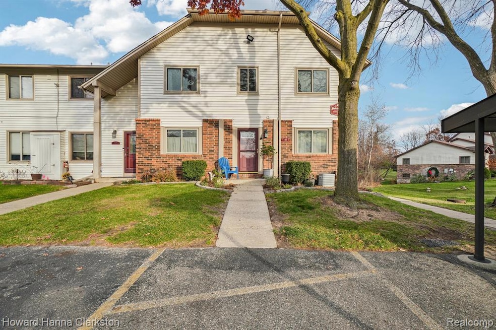 7220 Bluewater Dr unit 141, Clarkston, MI 48348 - photo 1