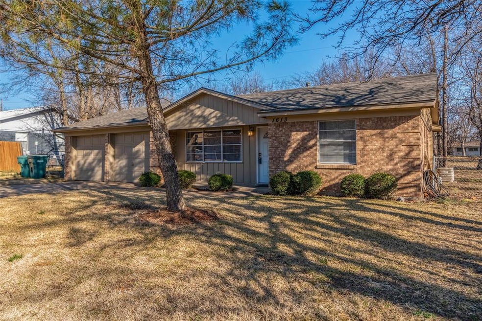 1613 E Ann Ave, Sherman, TX 75090 - photo 1