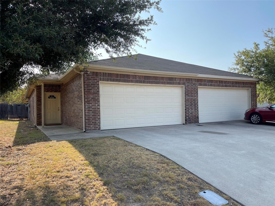 949 Sylvia St, Weatherford, TX 76086 - photo 1