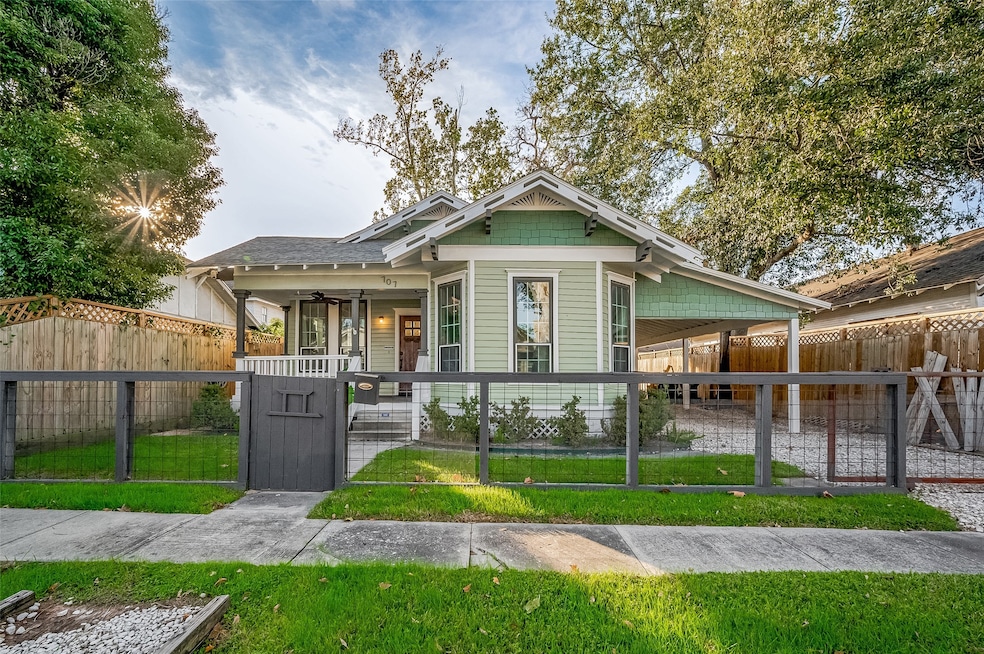 707 Archer St, Houston, TX 77009 - photo 1
