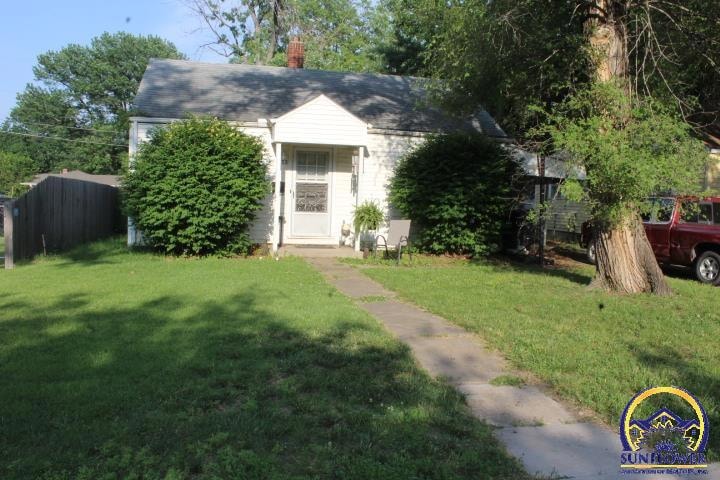 632 SW Randolph Ave, Topeka, KS 66606 - photo 1