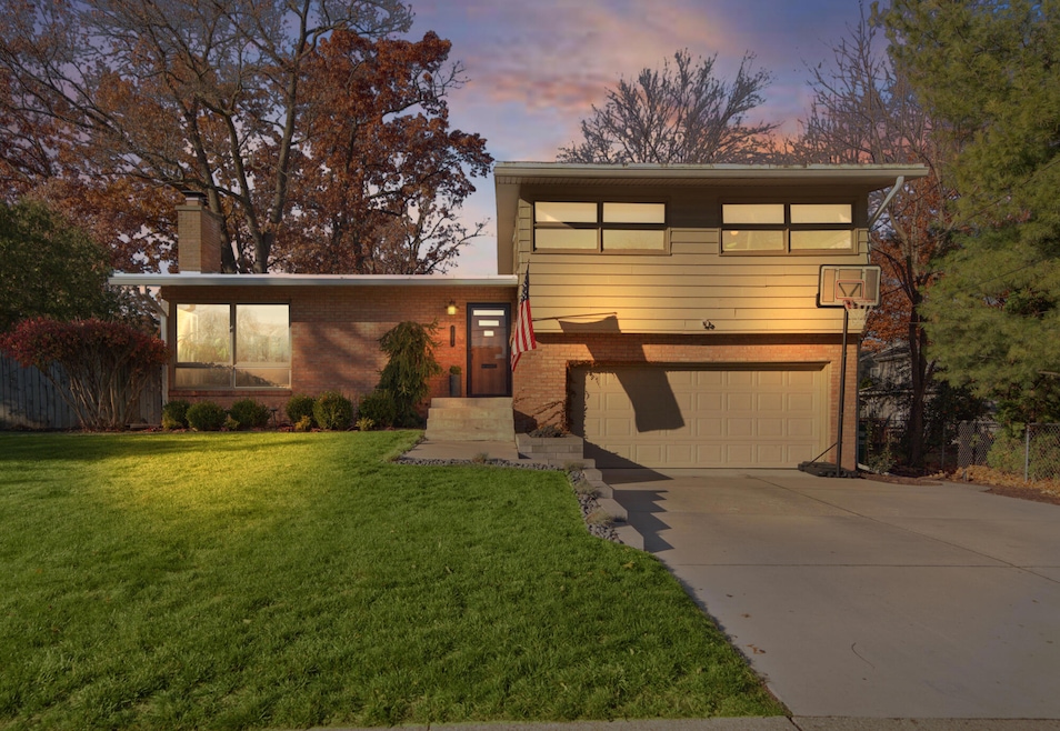 1353 Pinecrest Ave SE, Grand Rapids, MI 49506 - photo 1