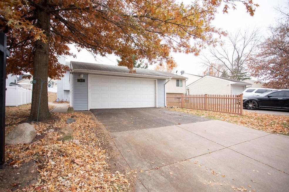 7841 Rimbley Rd, Woodbury, MN 55125 - photo 1