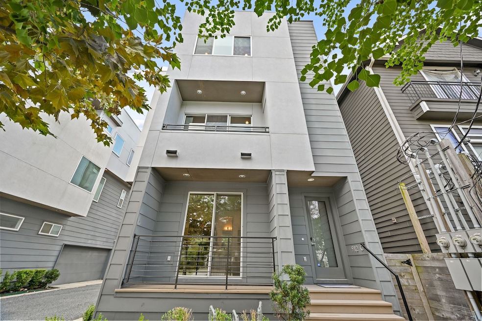 912 W 19th St unit C, Houston, TX 77008 - photo 1