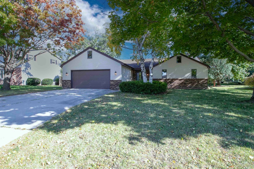 1714 N Winesap Ln, Appleton, WI 54914 - photo 1