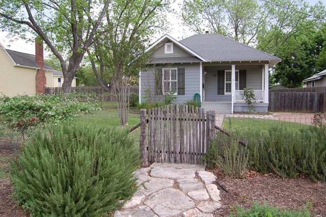 208 W Orchard St, Fredericksburg, TX 78624 - photo 1