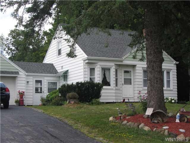 Exterior Front. Welcome to 648 Clinton St! Cape wi