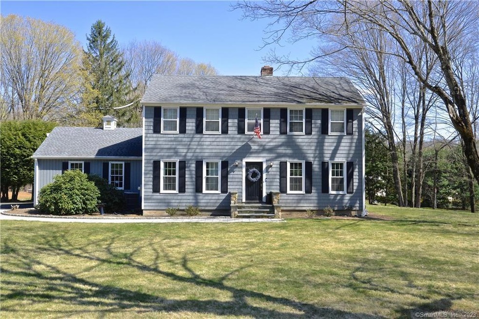 535 Stonehouse Rd, Trumbull, CT 06611 - photo 1